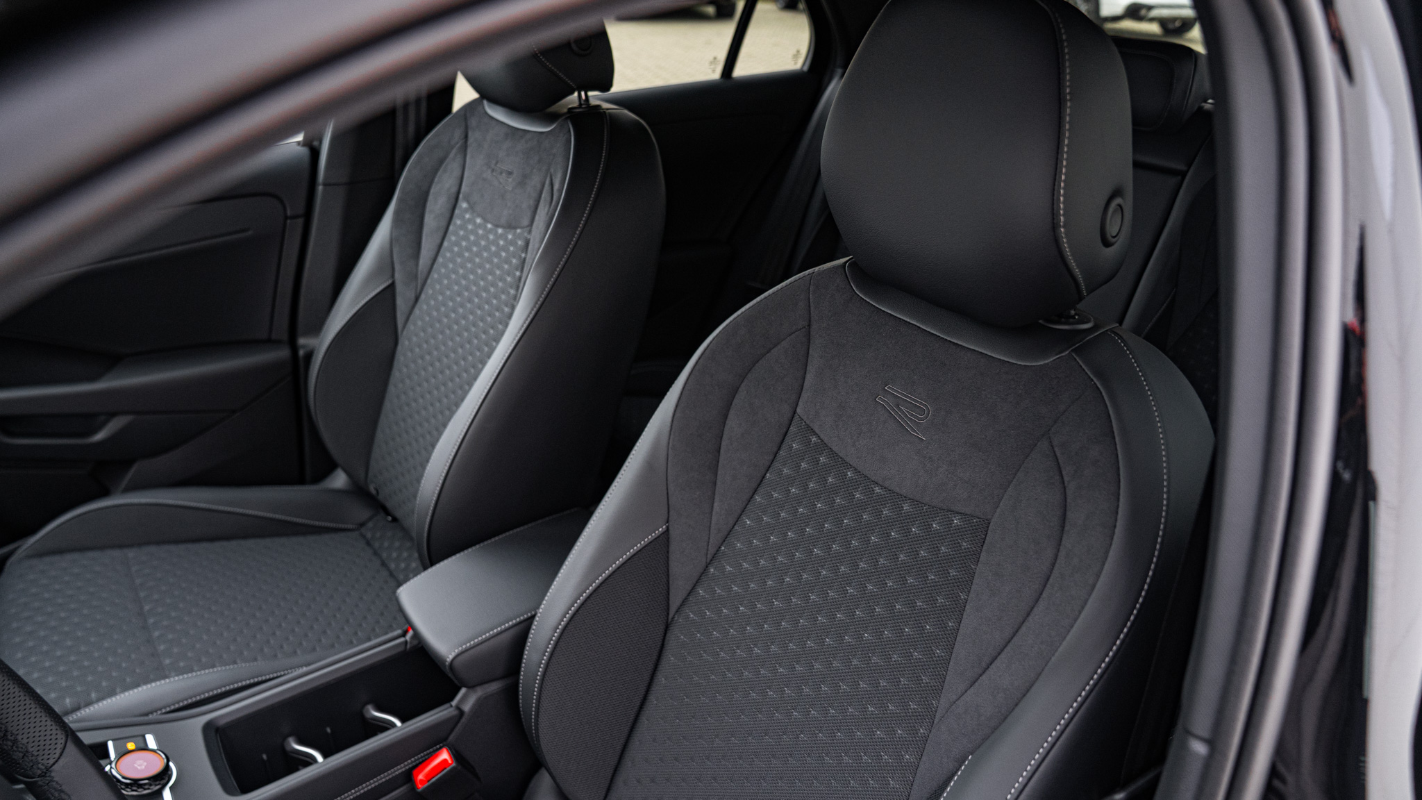 Obrázok T-Roc R-Line 1.5 eTSI DS7