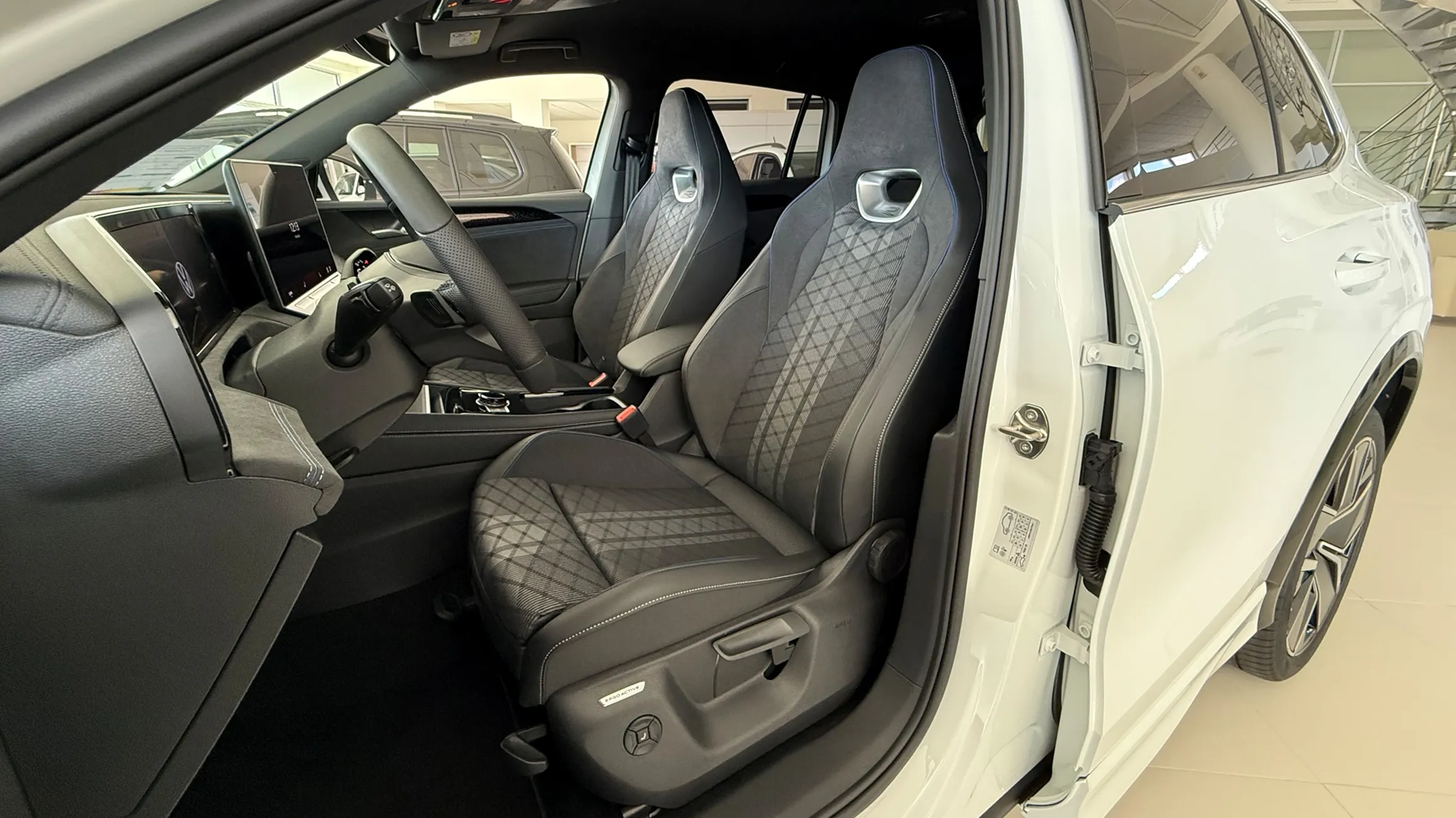 Obrázok Tiguan R-Line Limit 2.0 TDI EVO 4MOT DS7