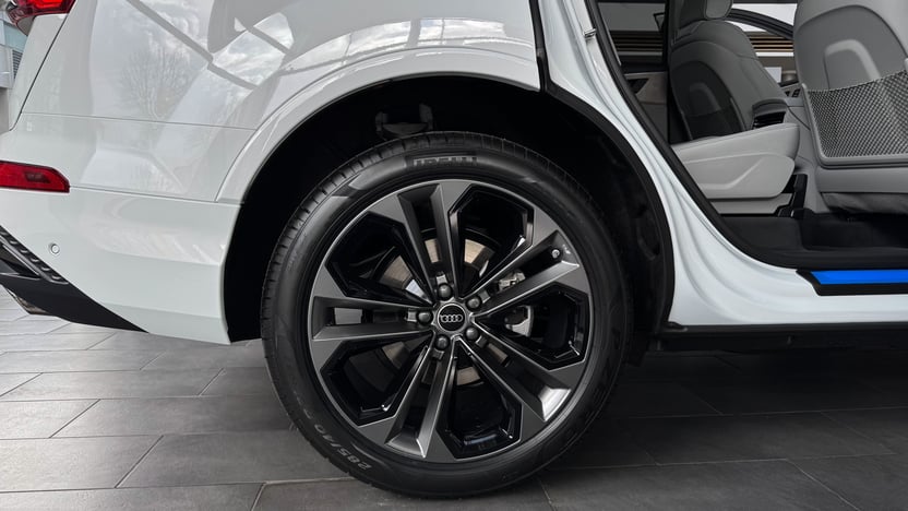 Зображення Audi Q7 50 TDI quattro S line