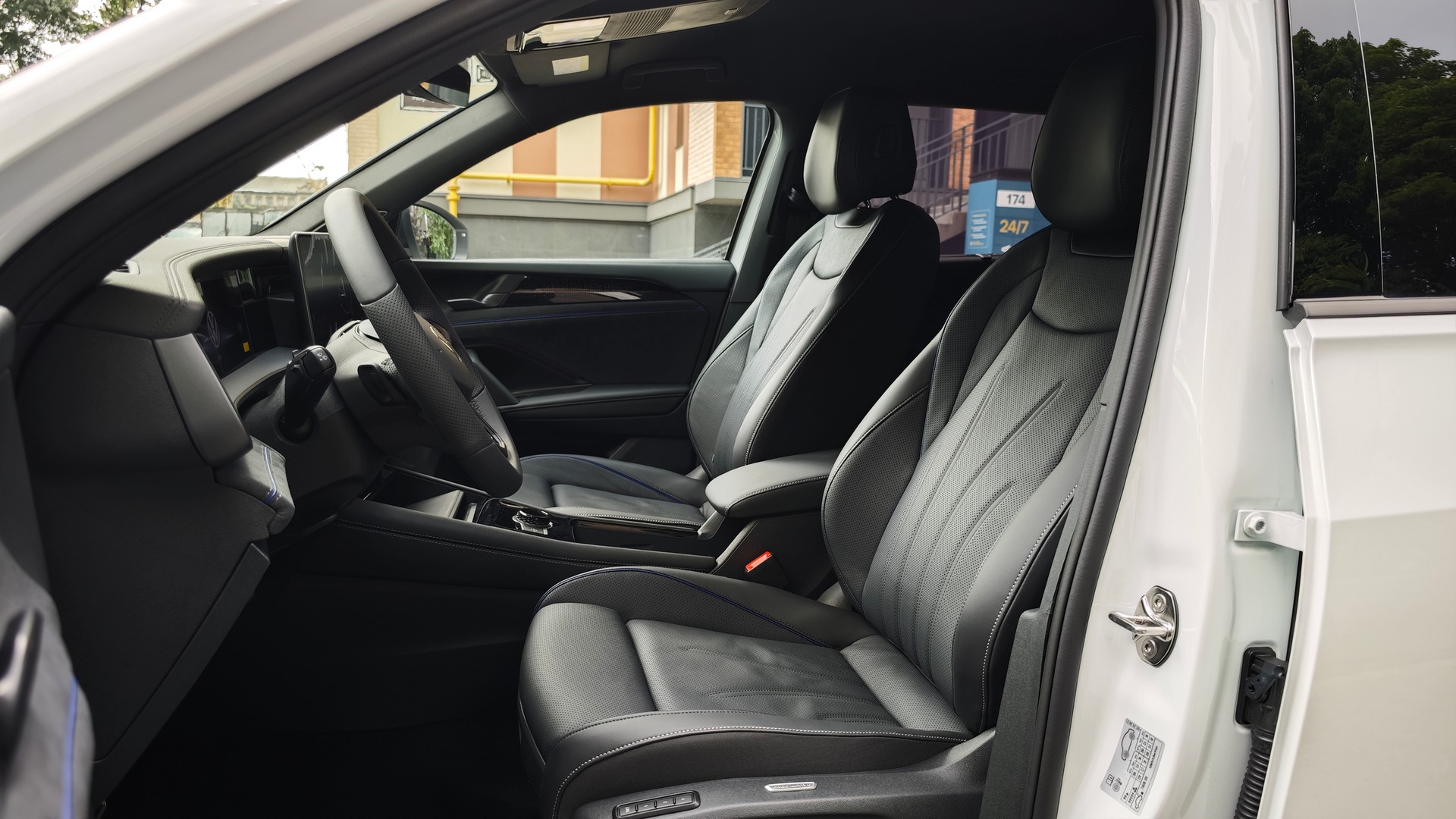 Зображення Новий Tayron R-Line 2.0 TDI 4MOTION