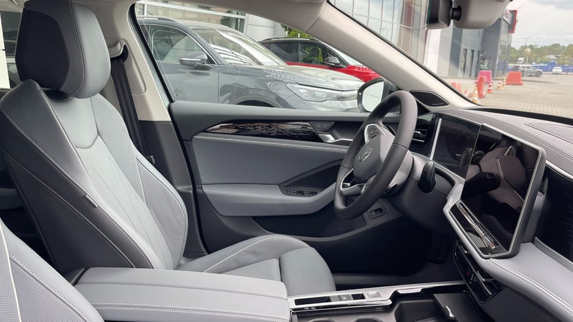 Зображення Новий Passat Elegance 2.0 TSI
