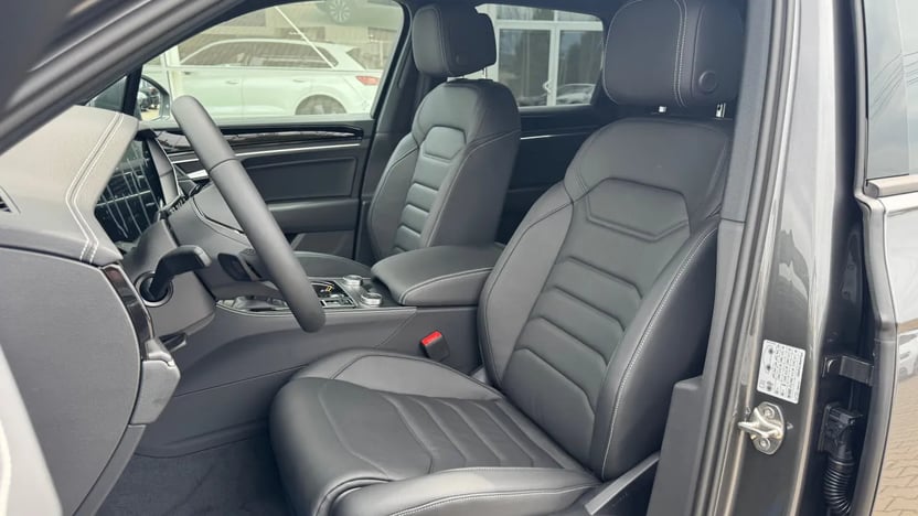 Зображення Touareg Silver 3.0 V6 TFSI