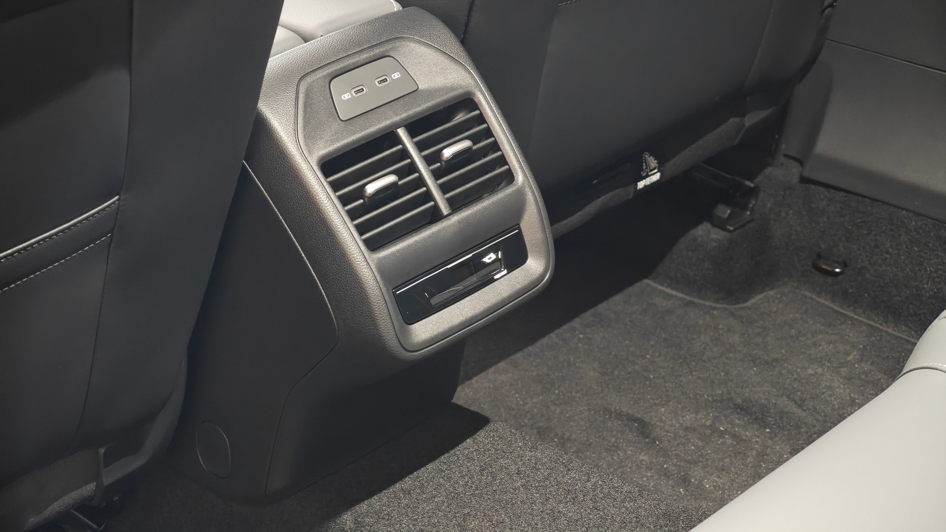 Зображення Новий Passat Business 2.0 TDI