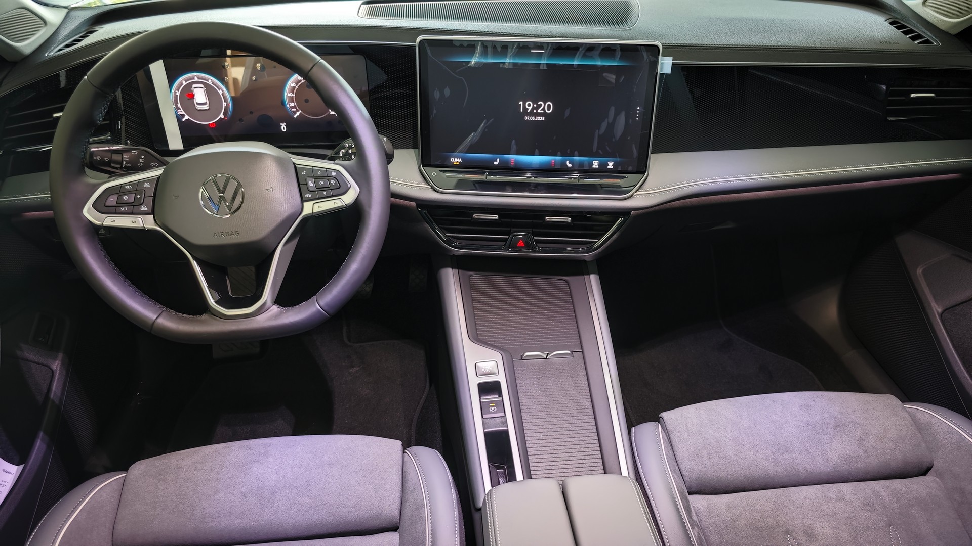 Зображення Новий Passat Business 2.0 TDI