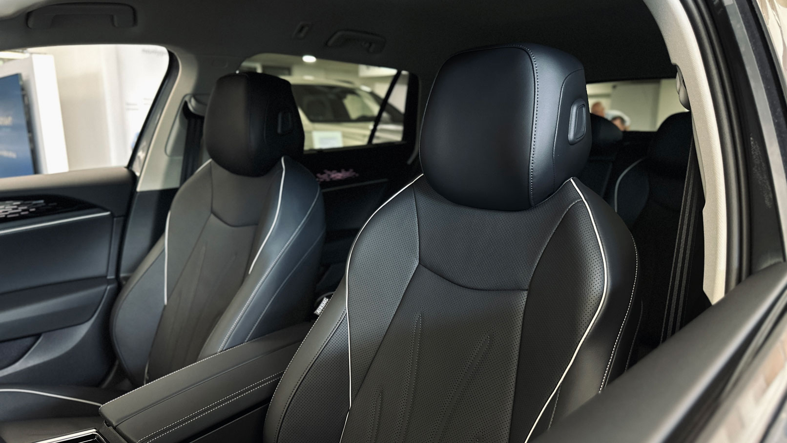 Зображення Новий Passat Elegance 2.0 TSI