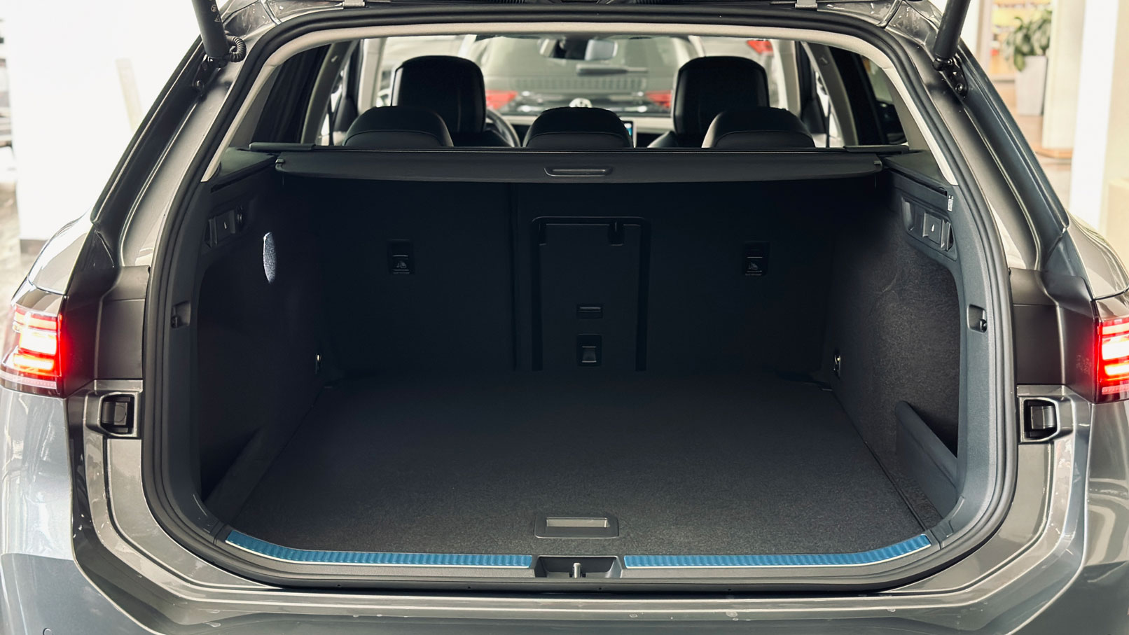 Зображення Новий Passat Elegance 2.0 TSI