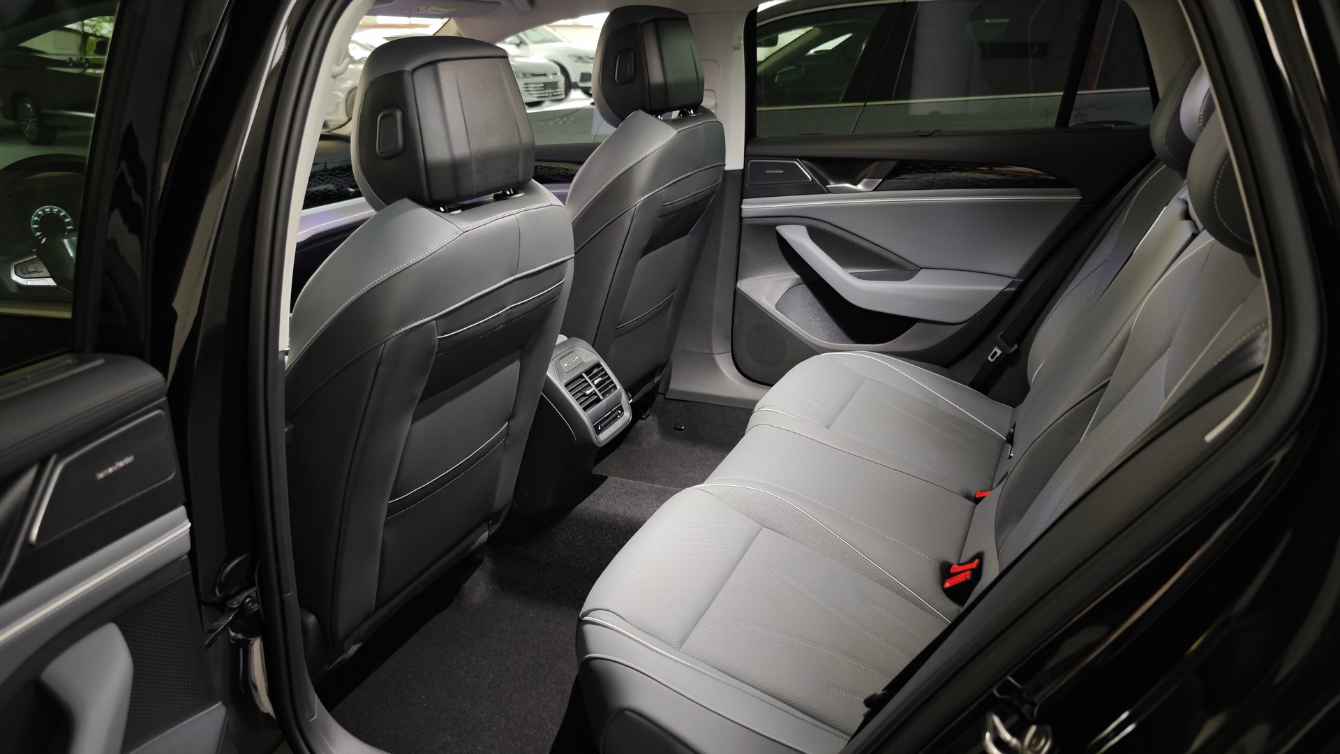 Зображення Новий Passat Elegance 1.5 eTSI