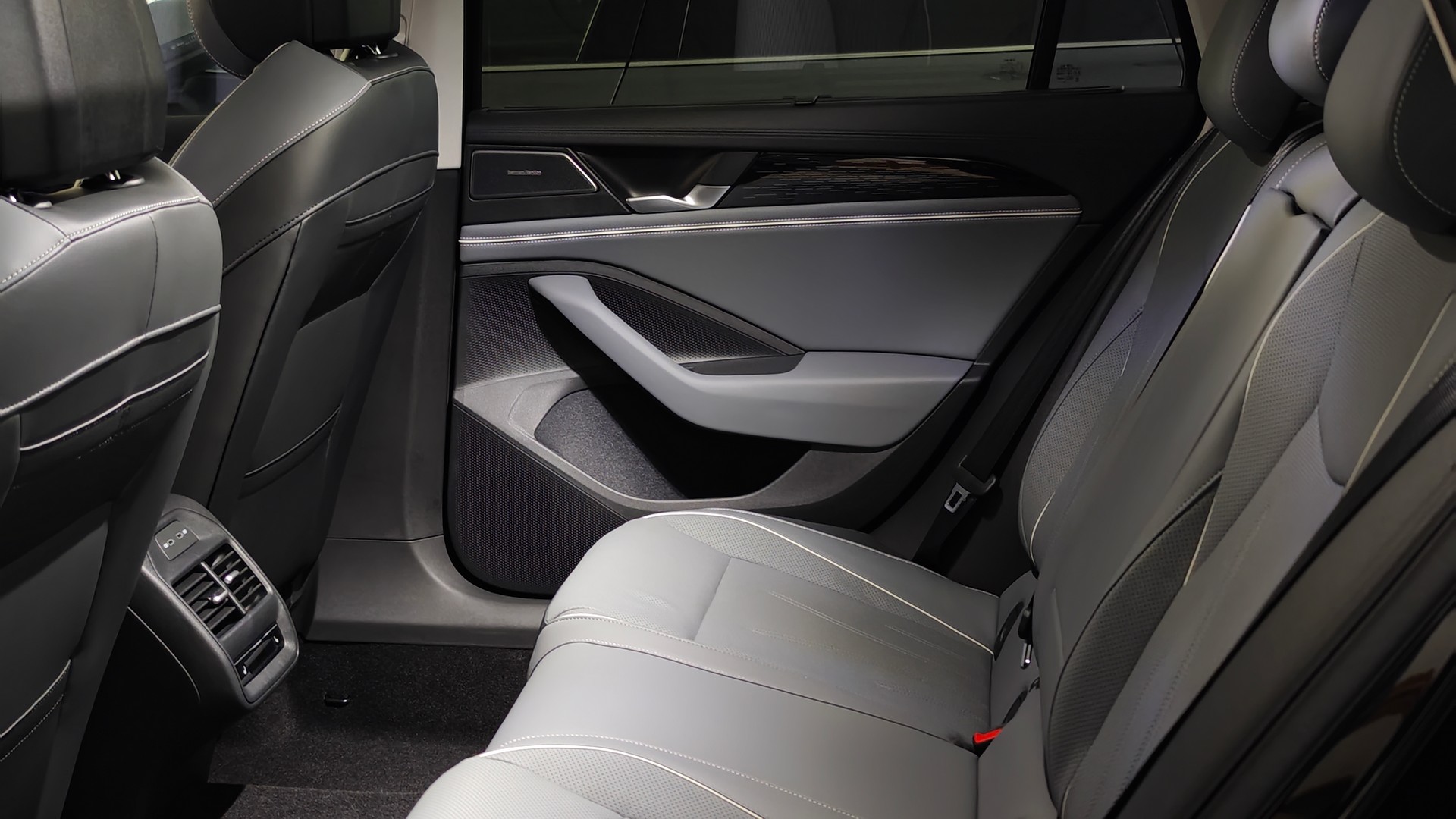 Зображення Новий Passat Elegance 1.5 eTSI