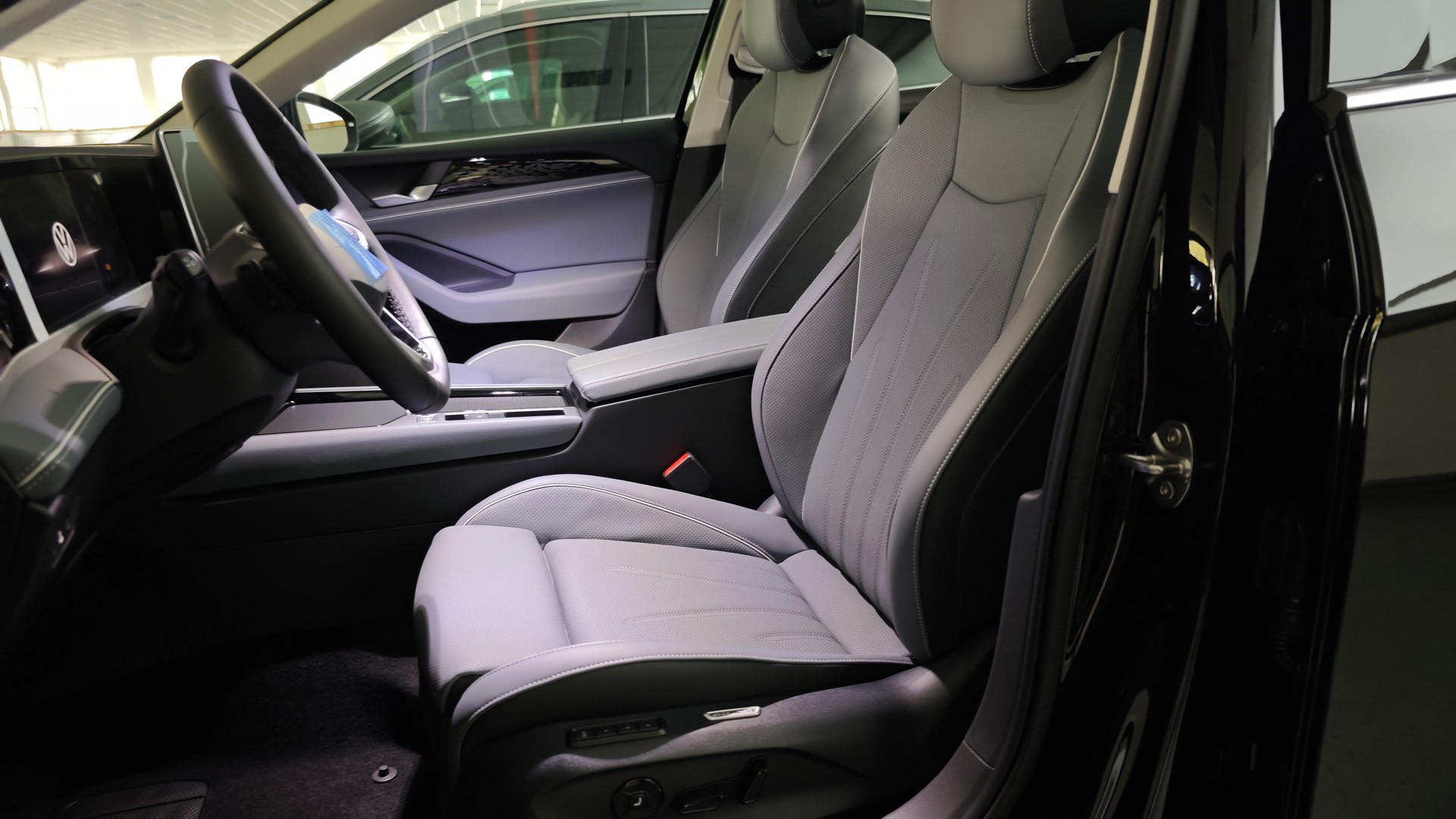 Зображення Новий Passat Elegance 1.5 eTSI