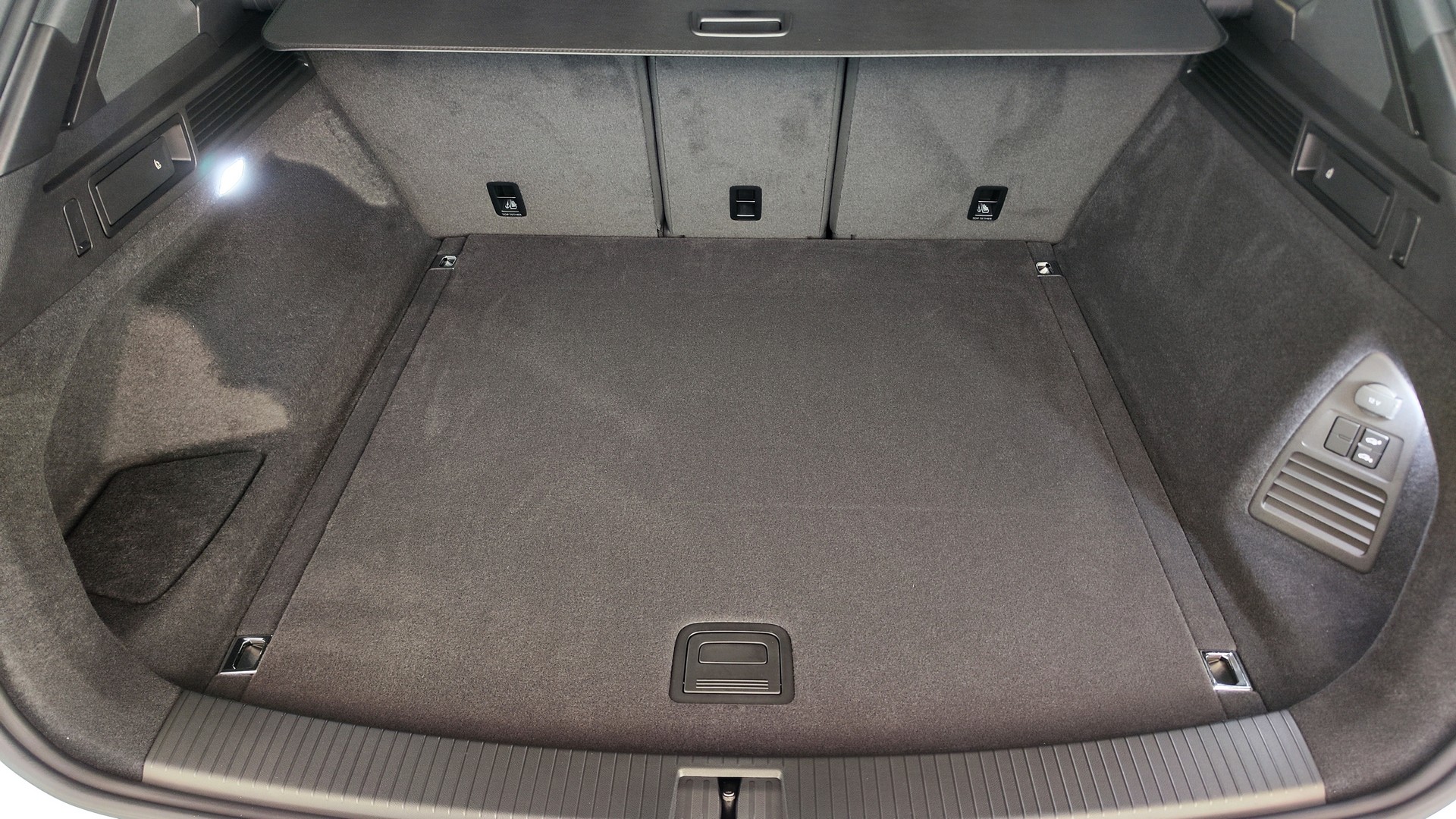 Зображення Touareg Silver+ 3.0 V6 TFSI