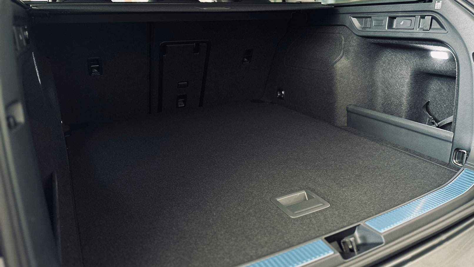 Зображення Новий Passat Elegance 2.0 TDI