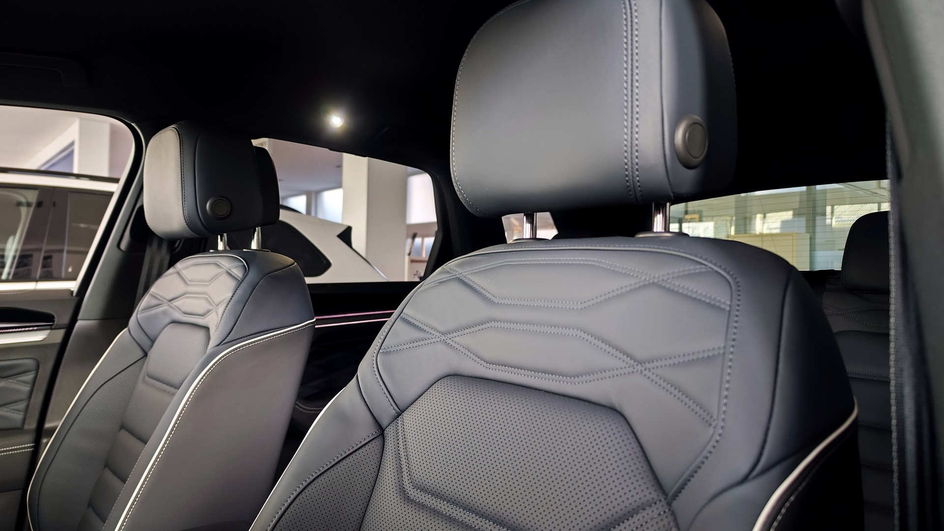 Зображення Touareg R-Line Platinum2 3.0 V6 TDI