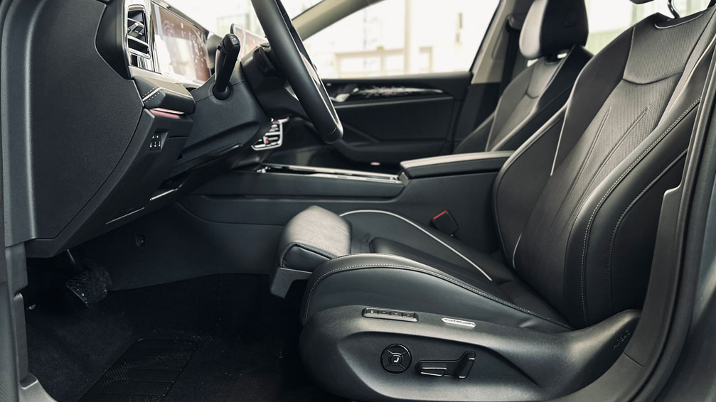 Зображення Новий Passat Elegance 2.0 TDI