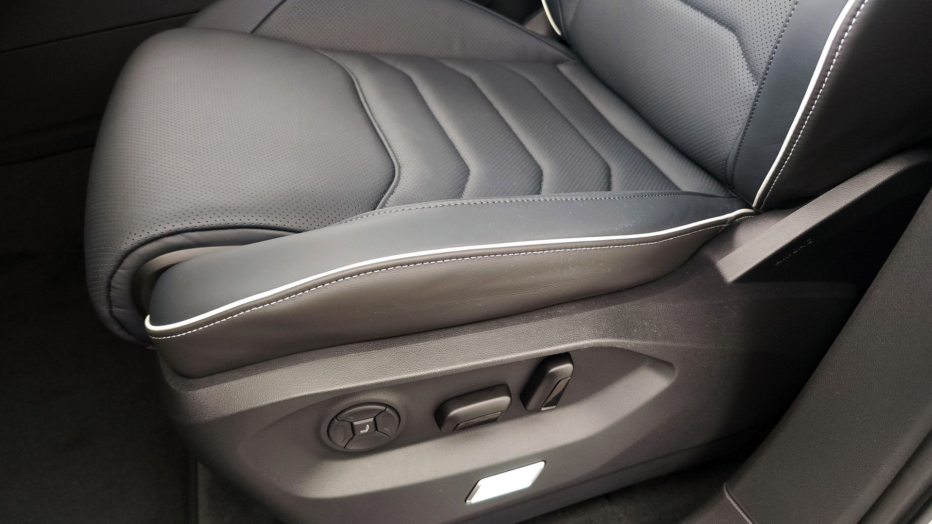 Зображення Touareg R-Line Platinum1 3.0 V6 TDI