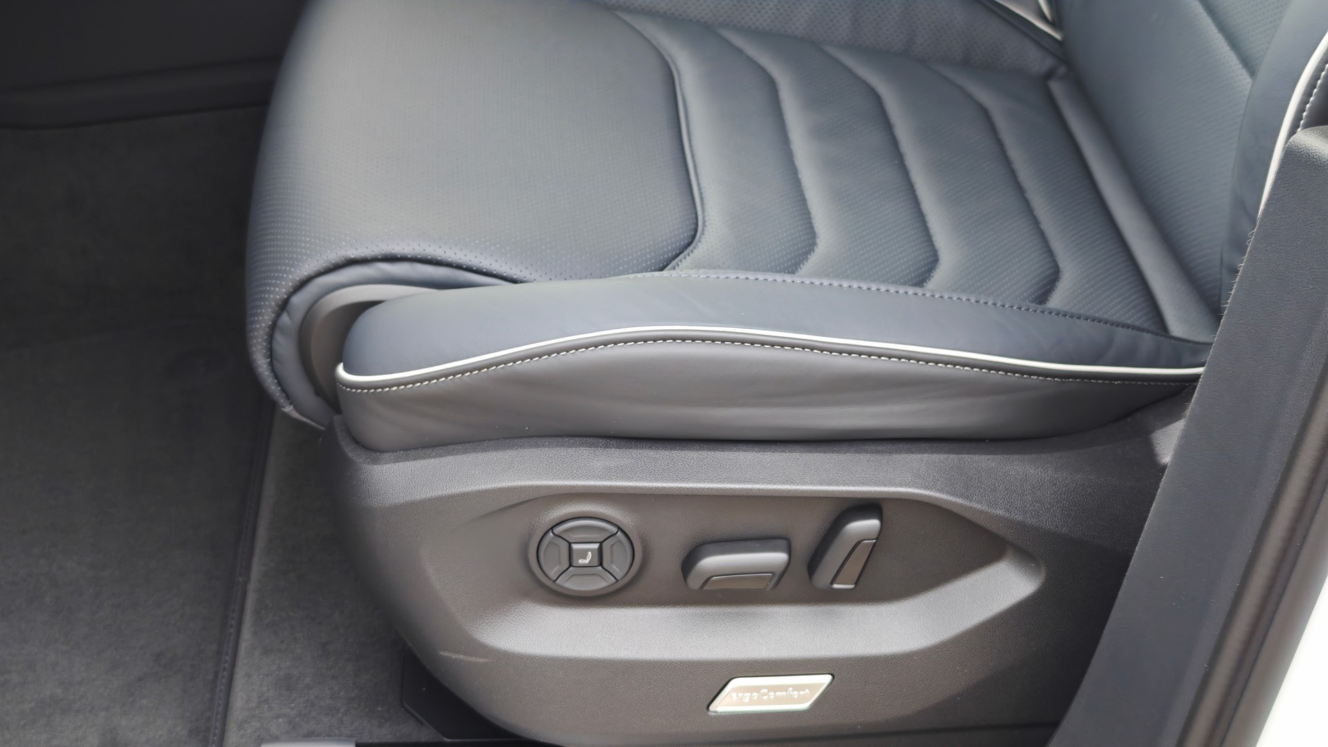 Зображення Touareg R-Line Platinum1 3.0 V6 TDI