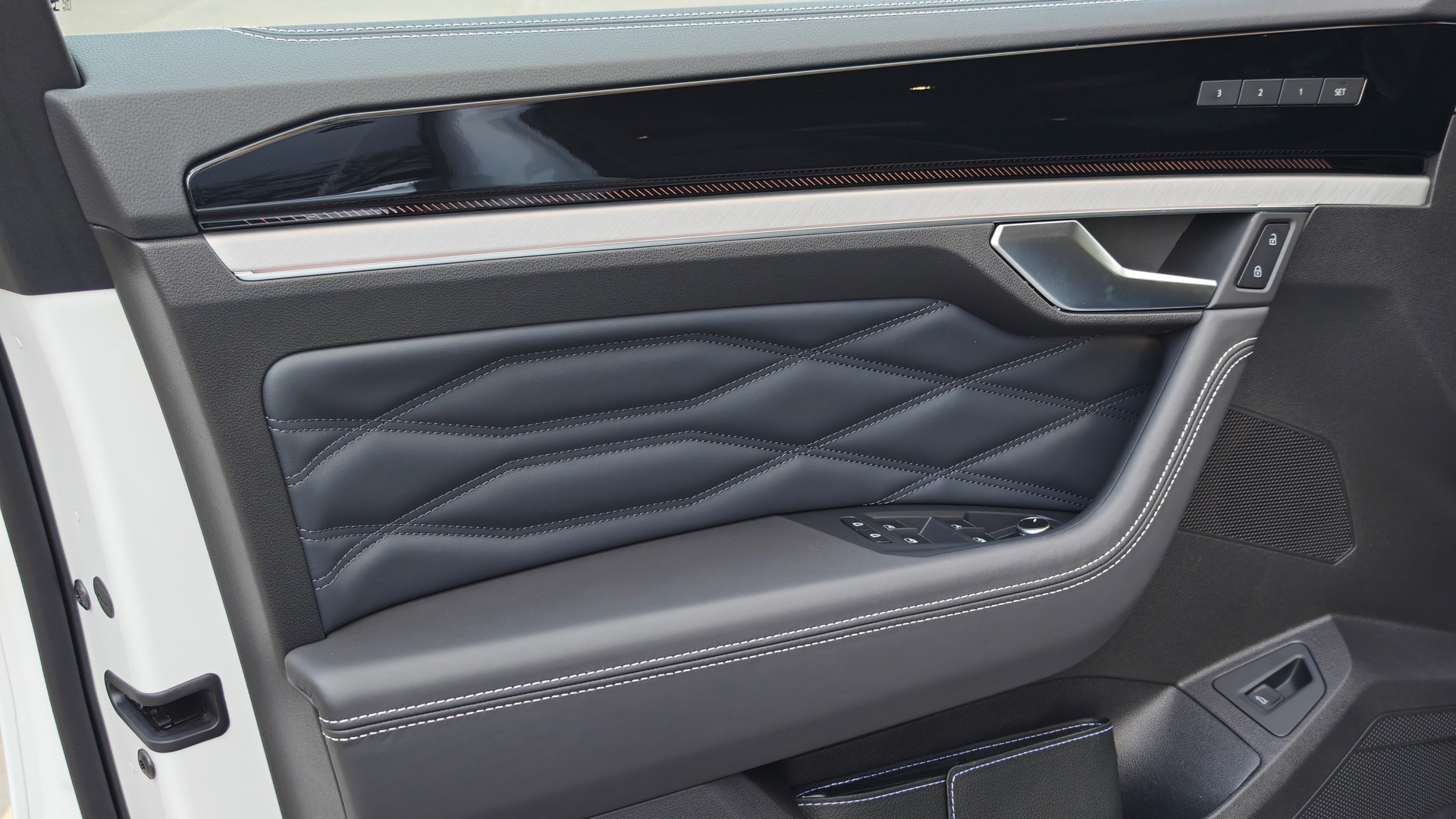 Зображення Touareg R-Line Platinum1 3.0 V6 TDI