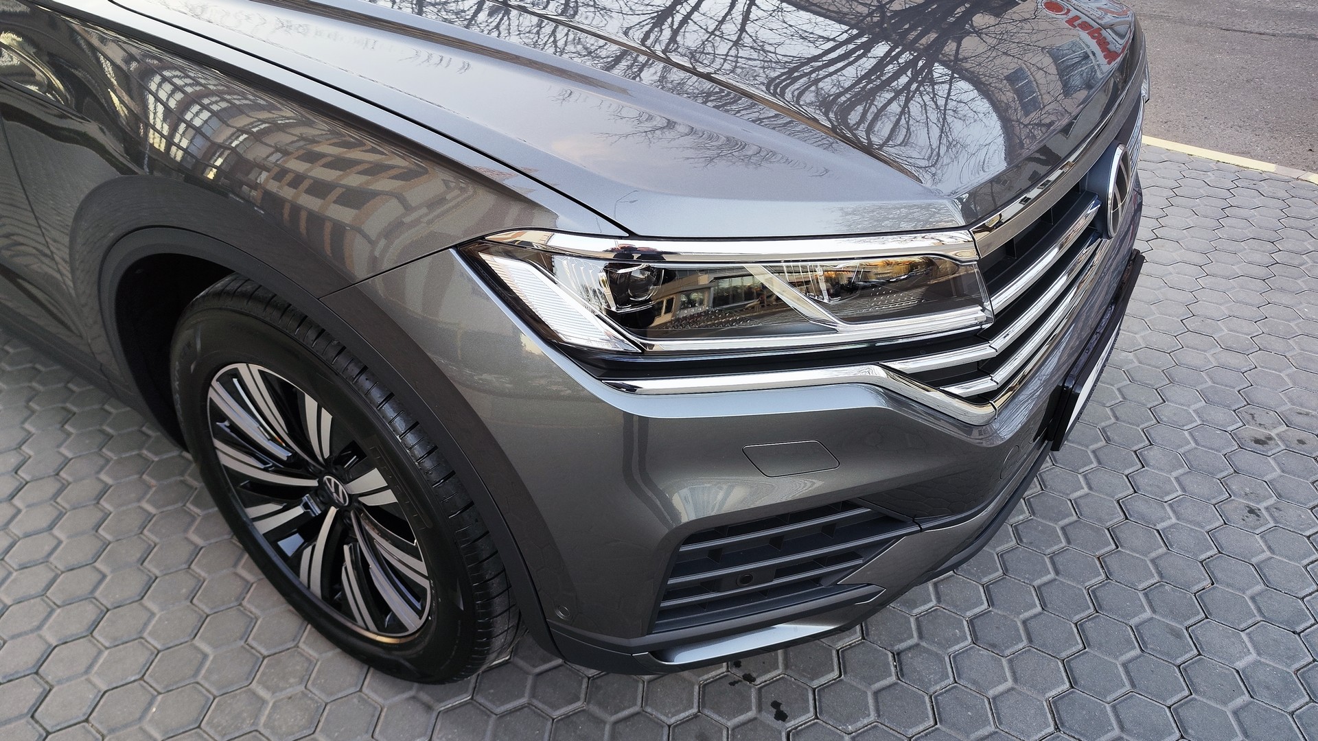 Зображення Touareg Silver+ 3.0 V6 TFSI