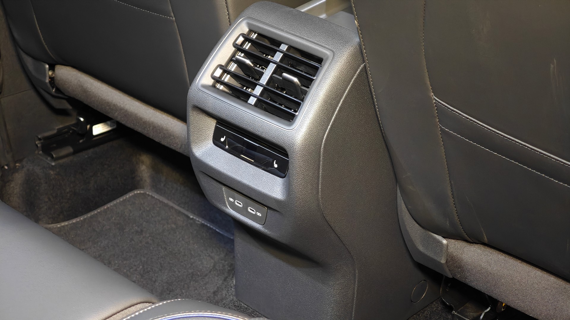 Зображення Tayron R-Line Platinum 2.0 TDI 4M