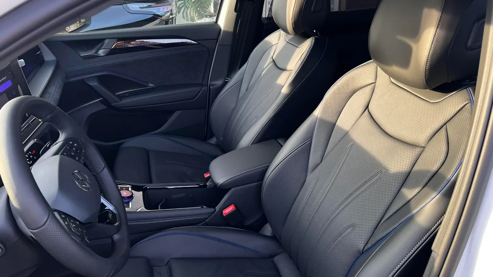 Зображення Tayron R-Line Platinum 2.0 TDI 4M