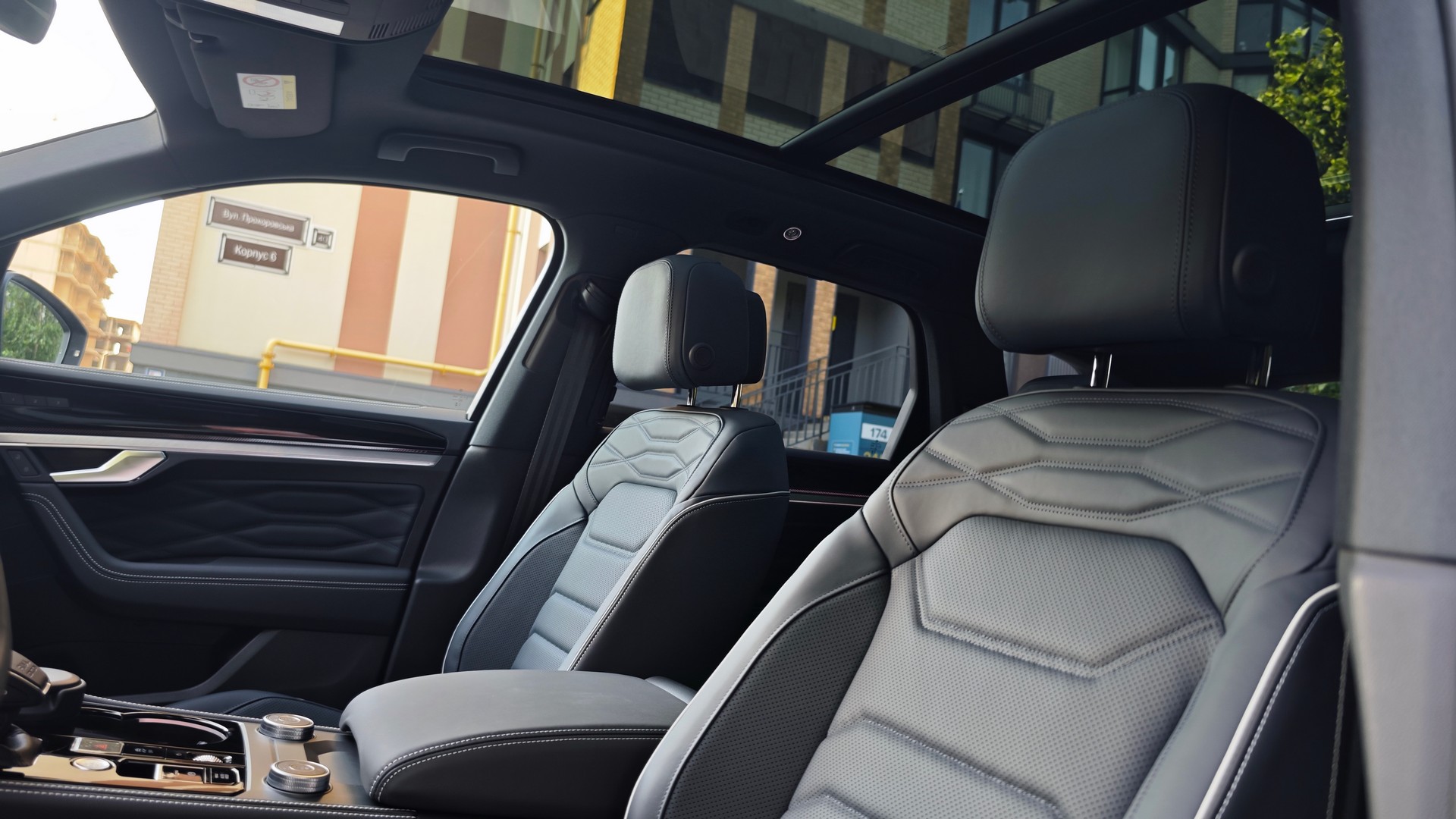 Зображення Touareg R-Line Final Edition2 3.0 V6 TDI