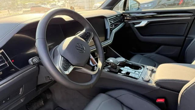 Зображення Touareg Silver+ 3.0 V6 TFSI