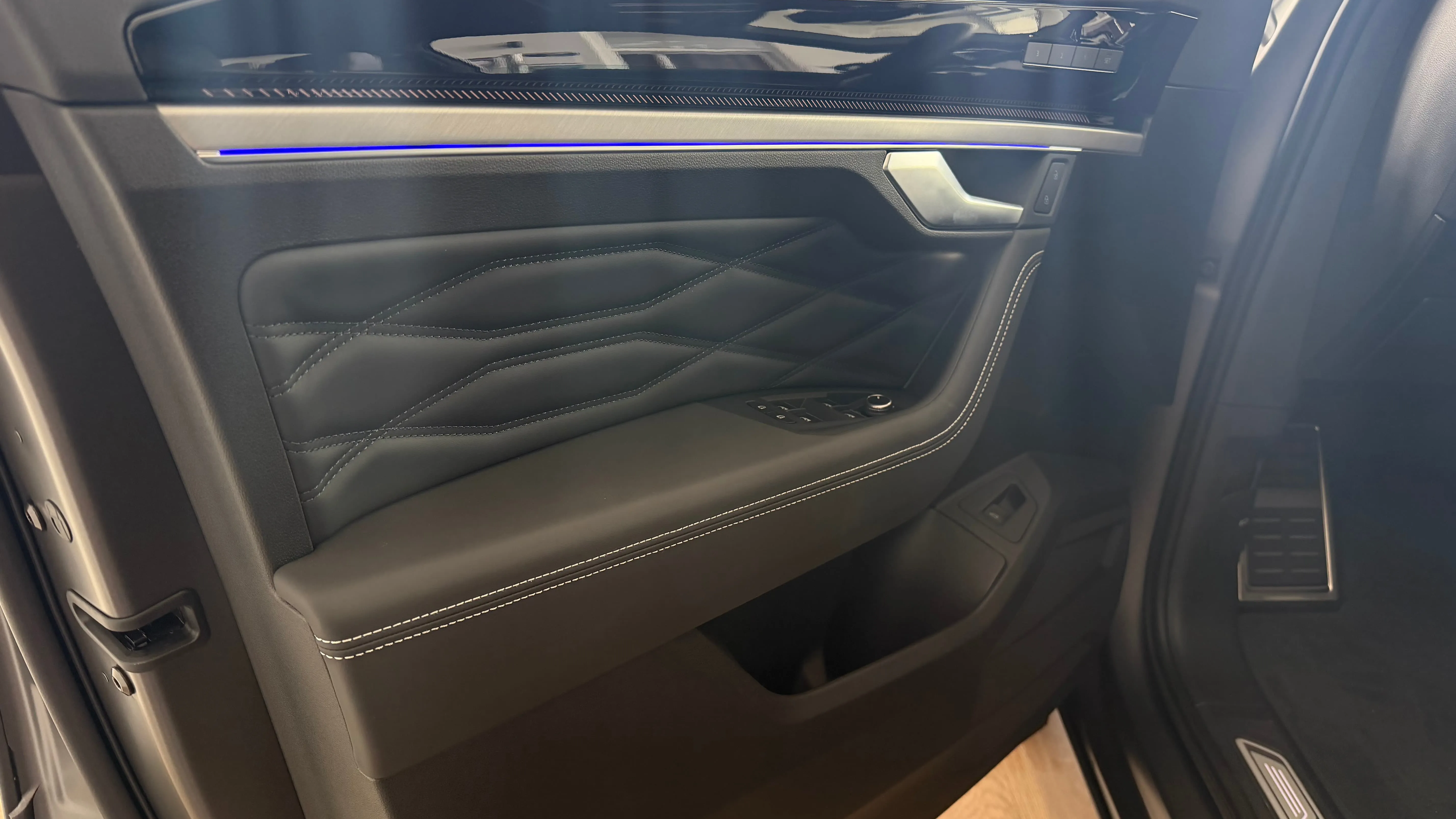 Зображення Touareg R-Line Final Edition2 3.0 V6 TDI