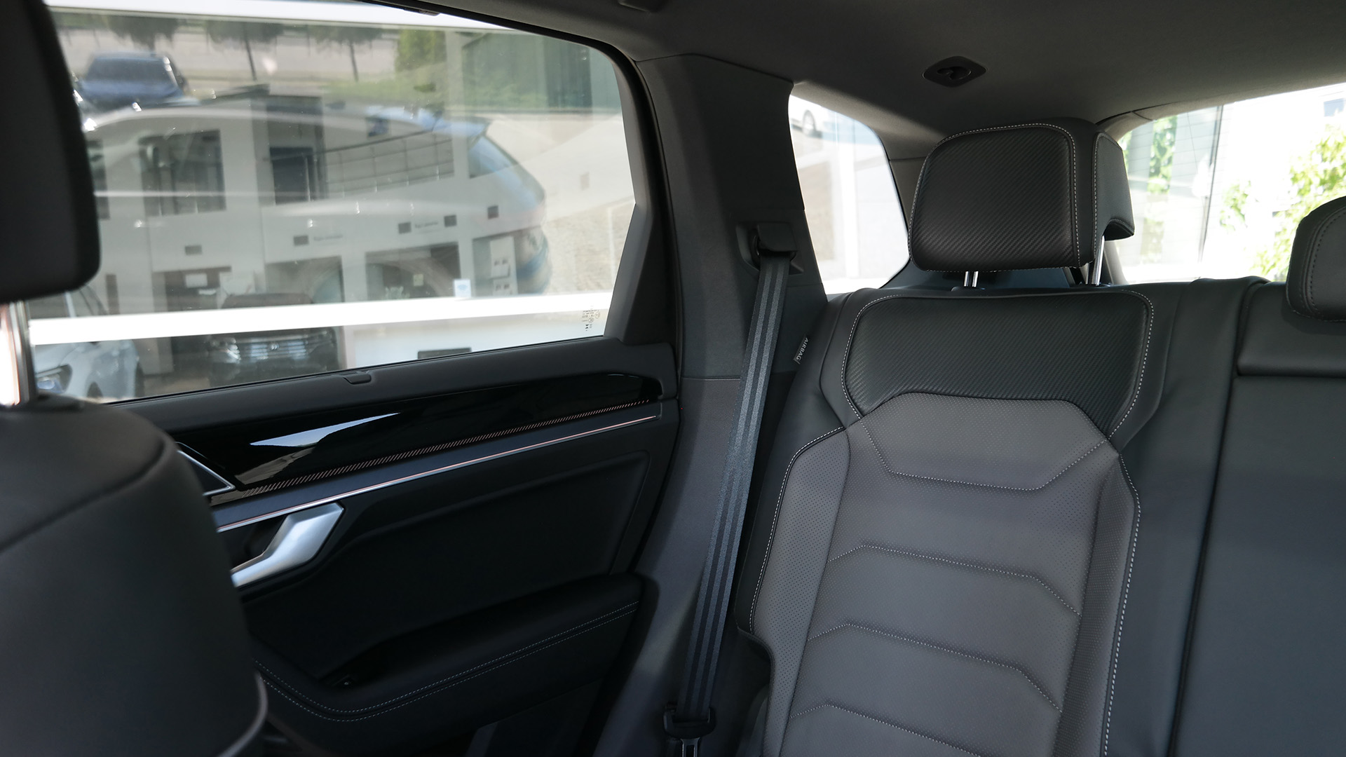Зображення Touareg R-Line Platinum1 3.0 V6 TDI
