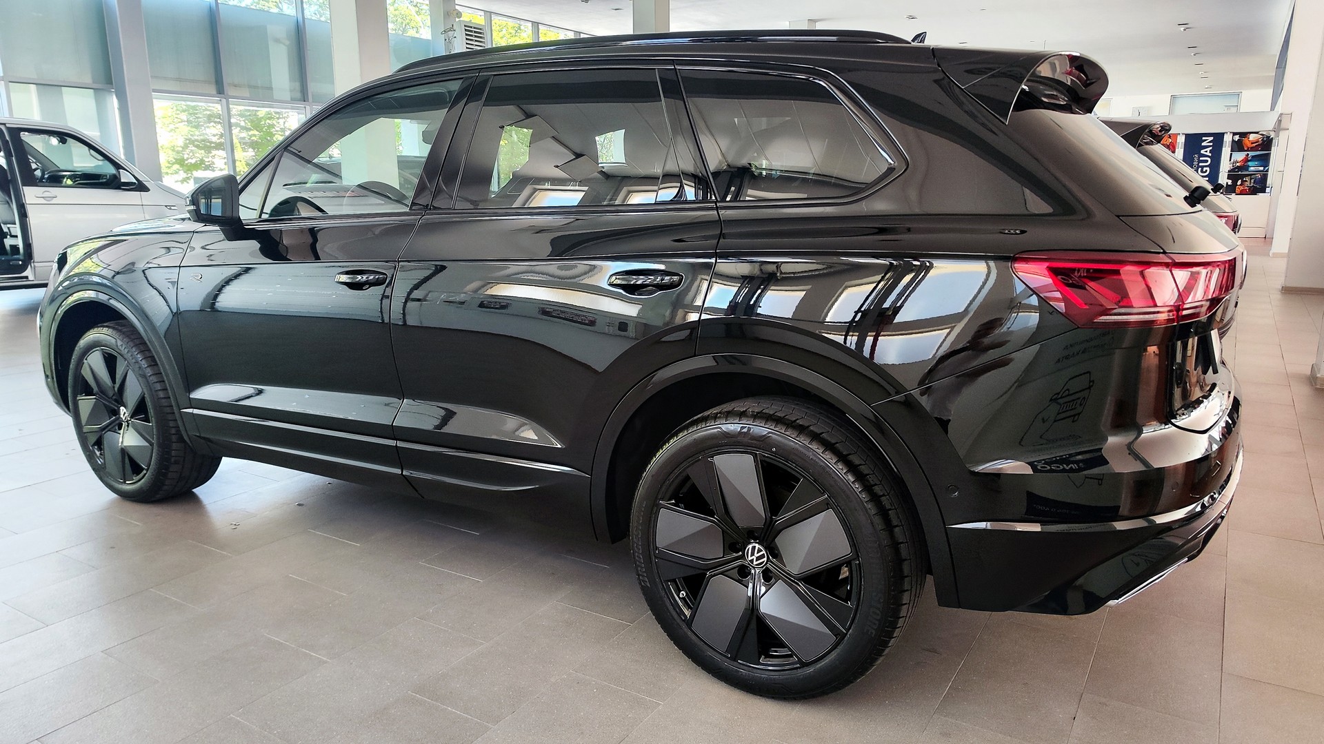 Зображення Touareg R-Line Final Edition2 3.0 V6 TDI